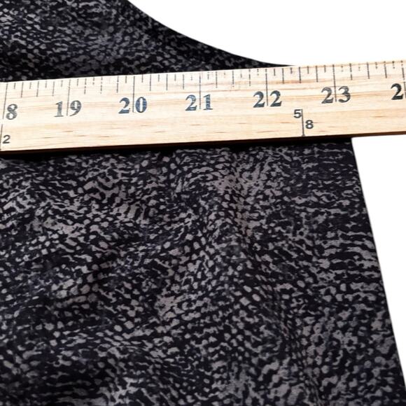 Athleta Zephyr Print Tank Top in Grey Black Python Loose 1X Active Athleisure - Picture 4 of 6